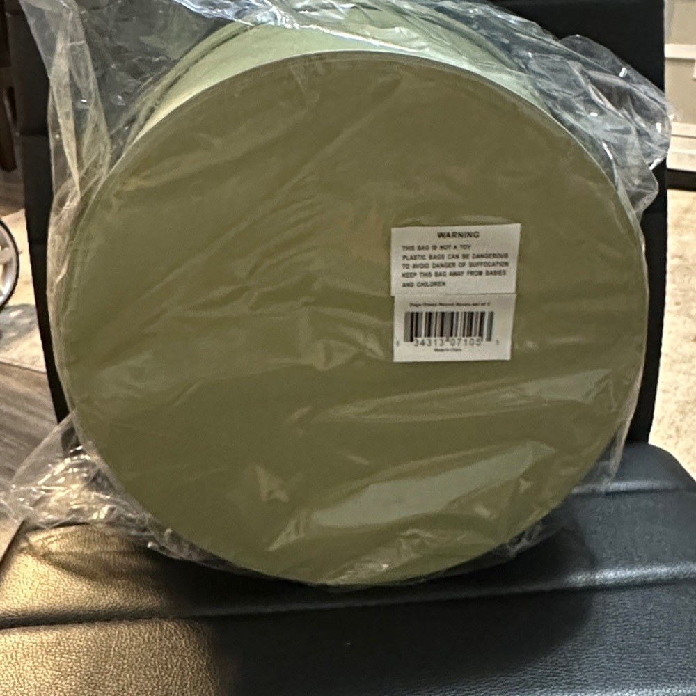 Green Round Container - Picture 3 of 4